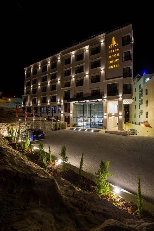 Petra Moon Luxury Hotel (4 Star)